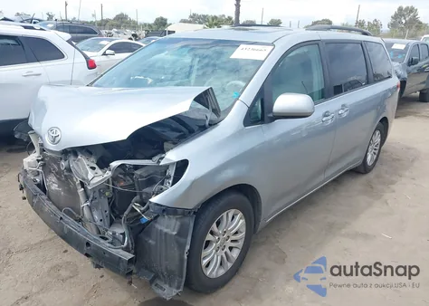 2014 Toyota Sienna Xle V6 8 Passenger z USA, uszkodzony, nr VIN 5TDYK3DC7ES510692